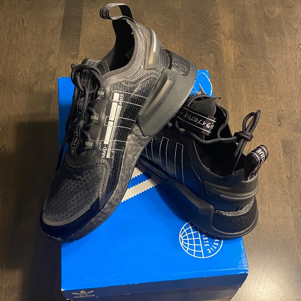 Adidas Men's Black and Gray Sneakers